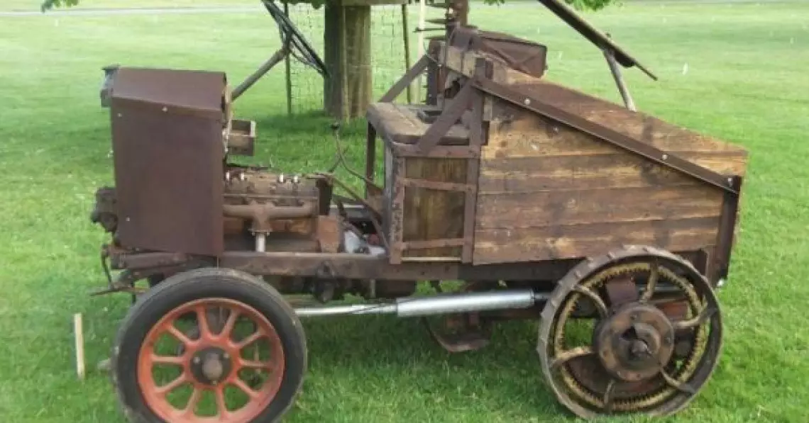Vehiculul rar din 1926 s-a transformat într-un tractor, pentru a nu fi reciclat